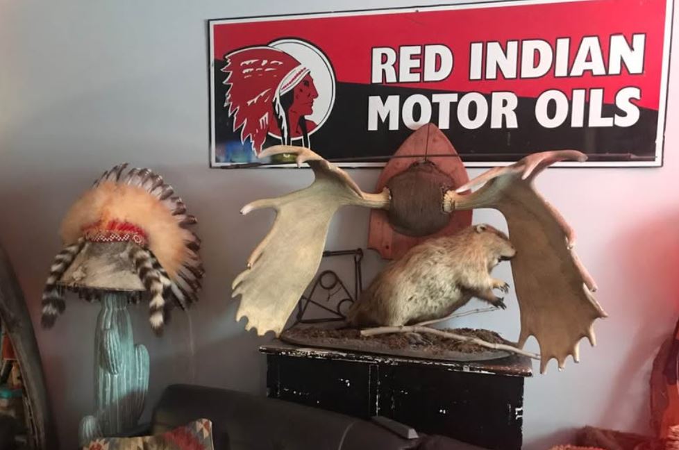 Head dress, beaver, sign